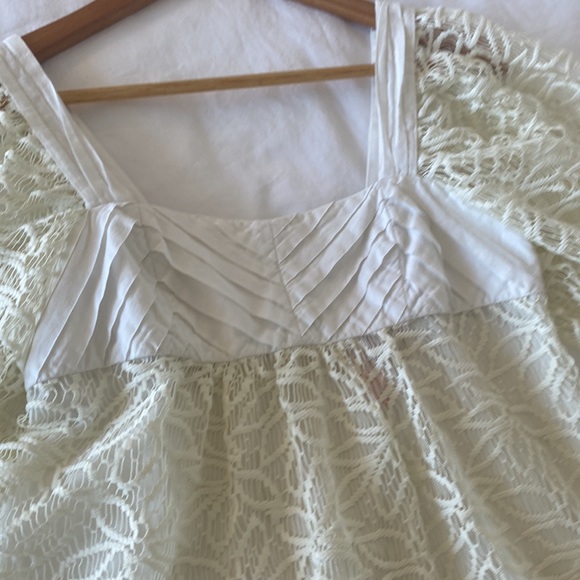 BCBGGeneration Mini Baby Doll Lace Dress - Preowned  fair condition size 0 - Picture 4 of 6